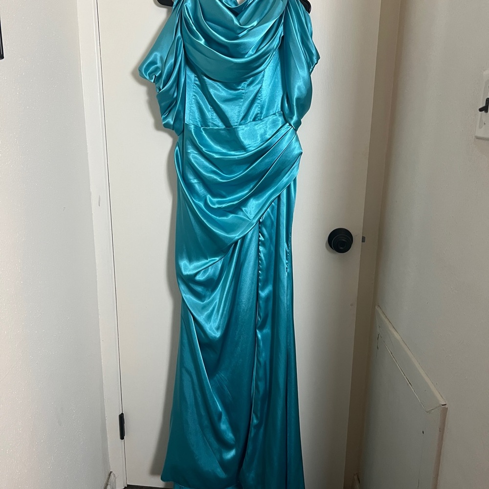 Elegant Teal Evening Gown